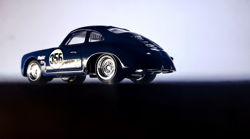 Illustration for article titled Teutonic Tuesday: A blue Porsche
